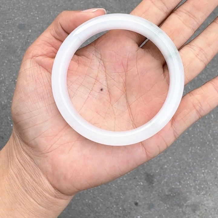 石英质玉未镶嵌手镯