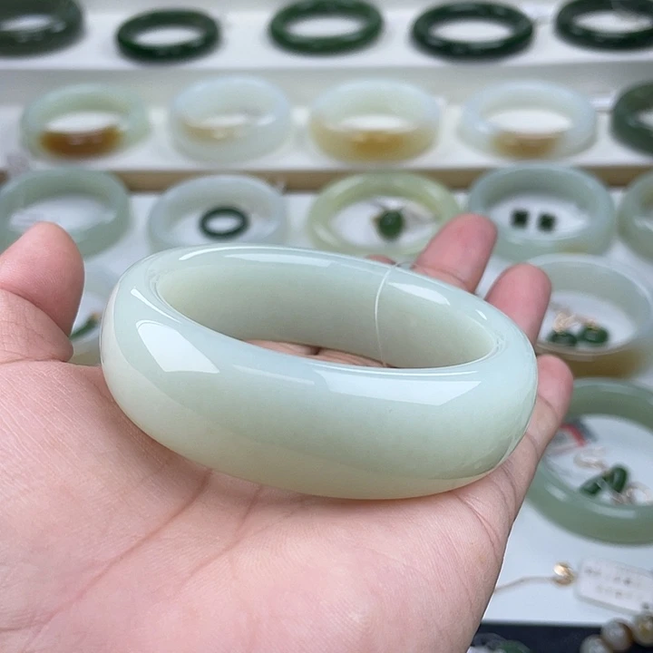 未镶嵌手镯和田玉