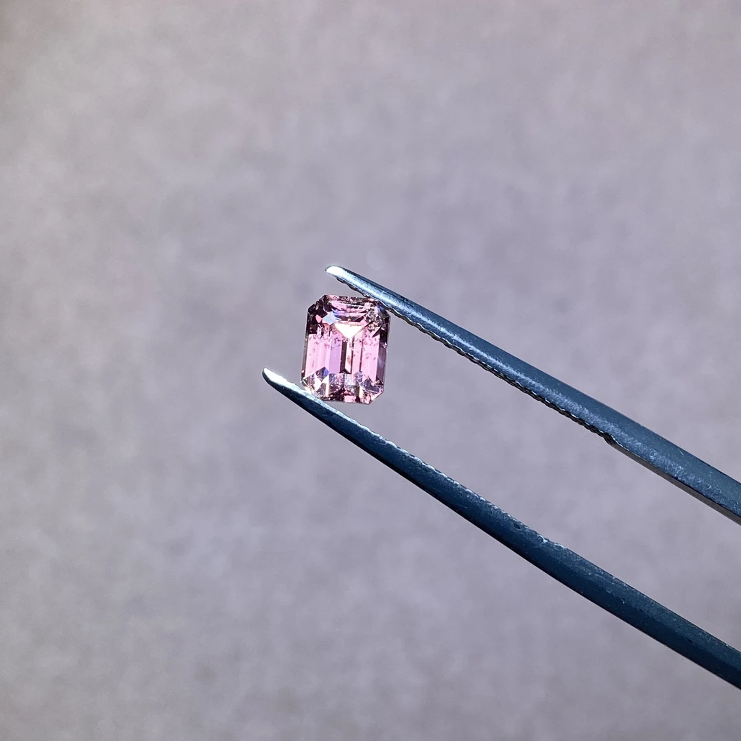 23T858 无烧棕色蓝宝石 1.27克拉