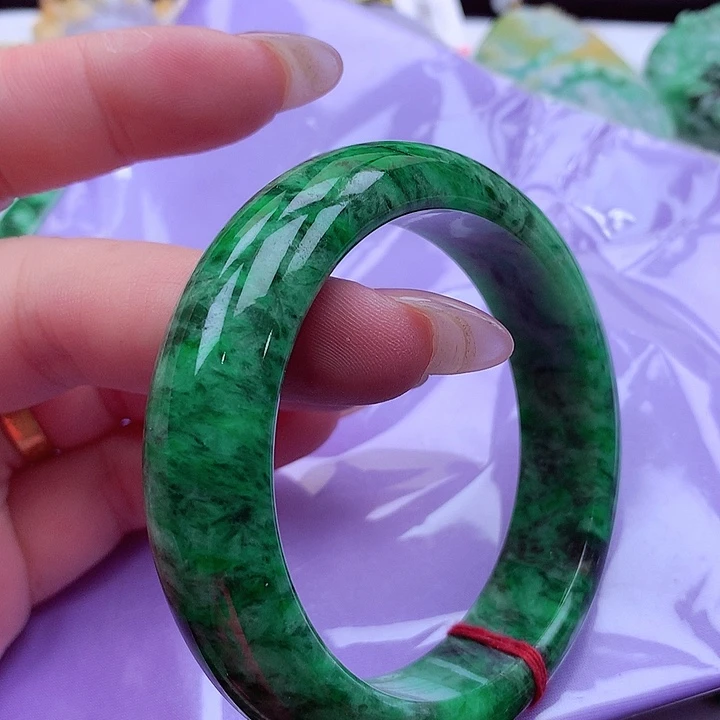 翡翠手镯未镶嵌翡翠手镯