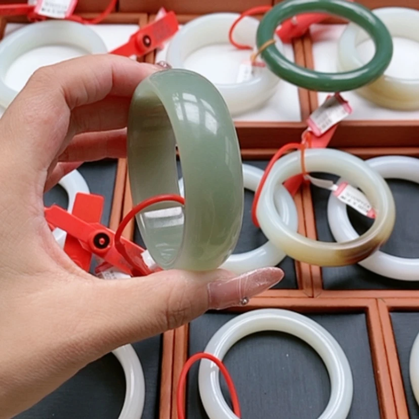 【闪购商品】未镶嵌手镯和田玉