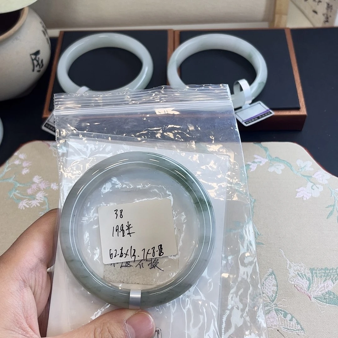 石英质玉未镶嵌手镯38