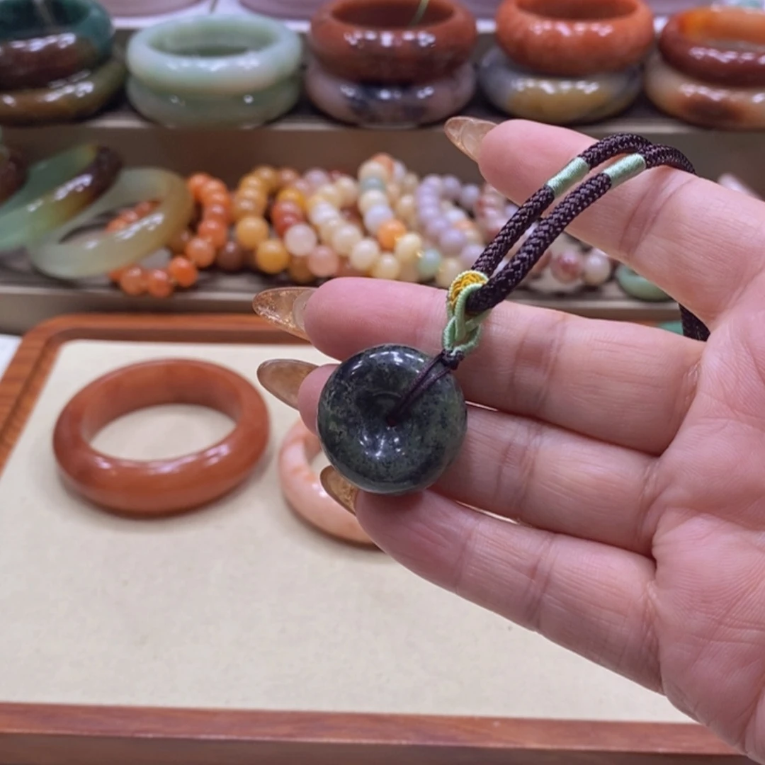 【闪购商品】未镶嵌手镯石英质玉