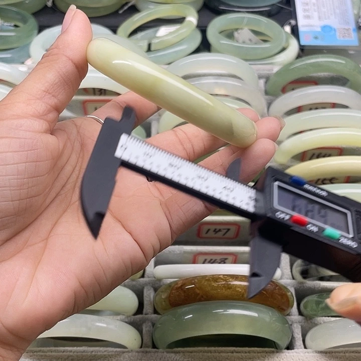 蛇纹石玉未镶嵌手镯147
