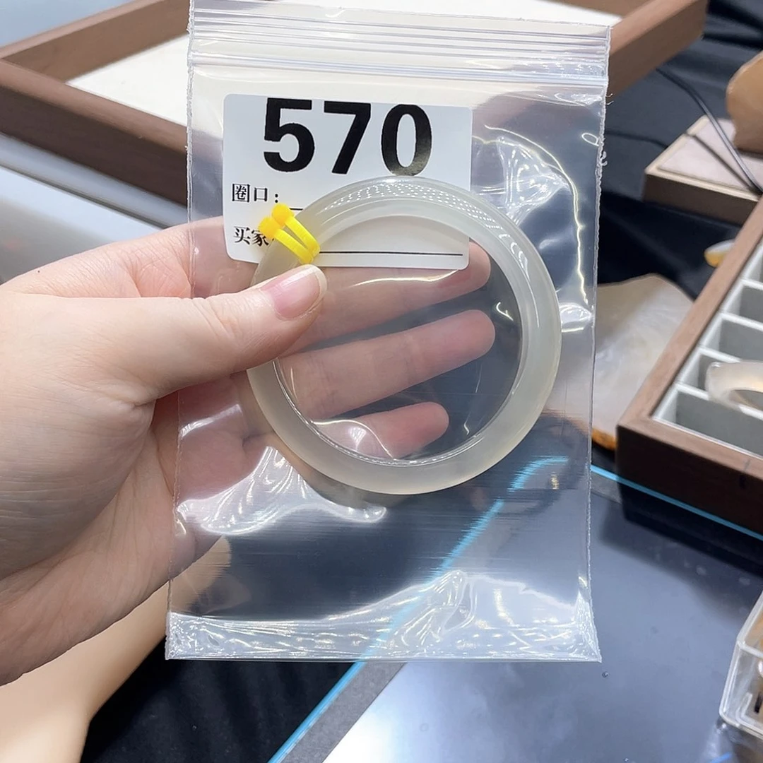 初***。玛瑙/玉髓手镯未镶嵌