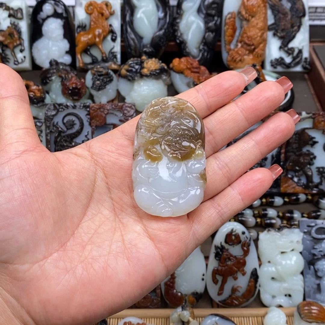 颈饰未镶嵌和田玉