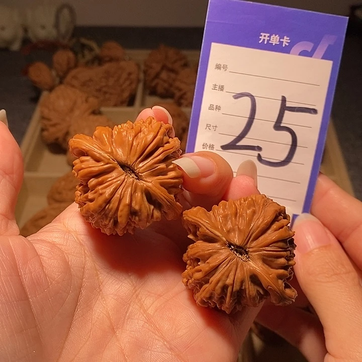 文玩核桃把件四座楼43左右有修