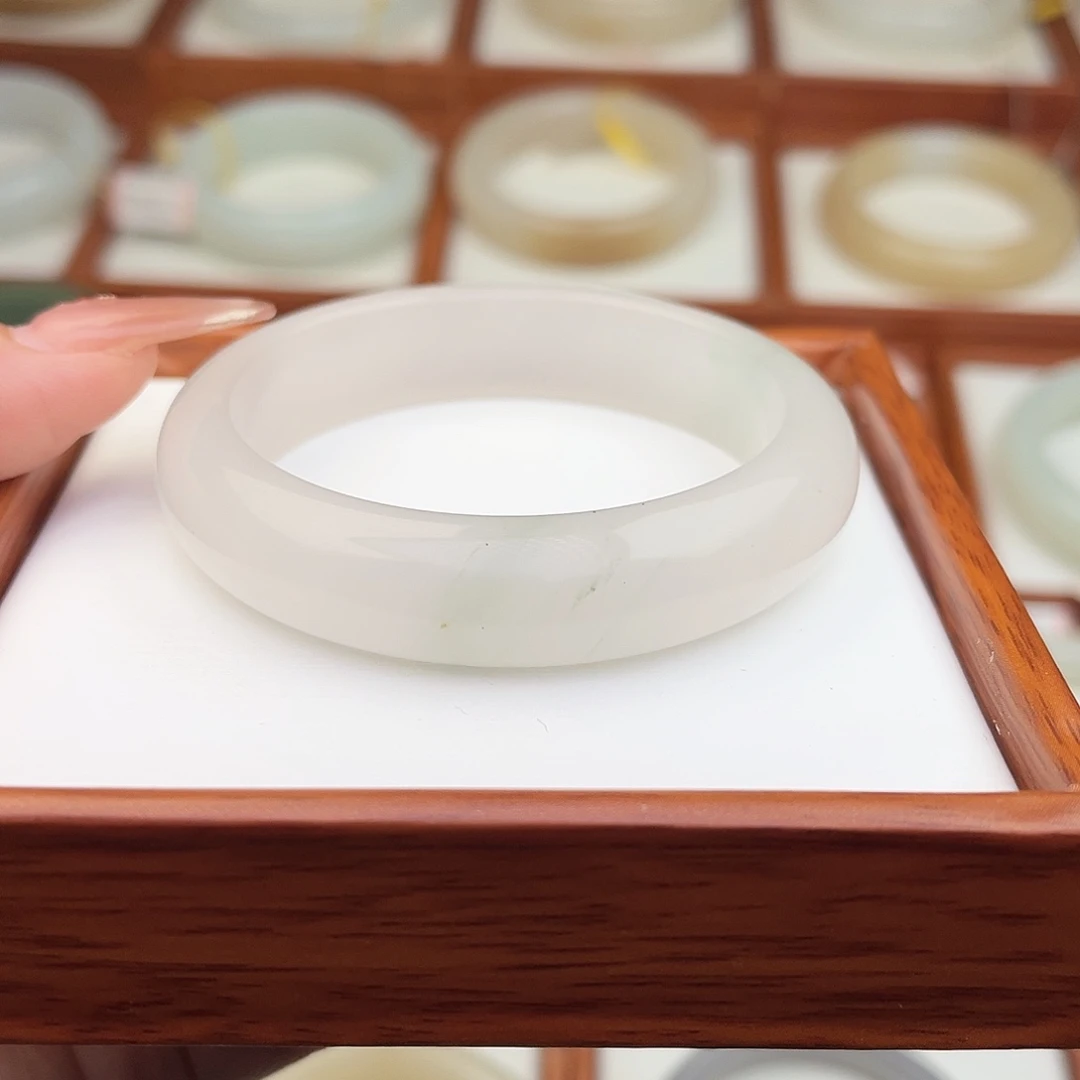 石英质玉未镶嵌手镯53.8