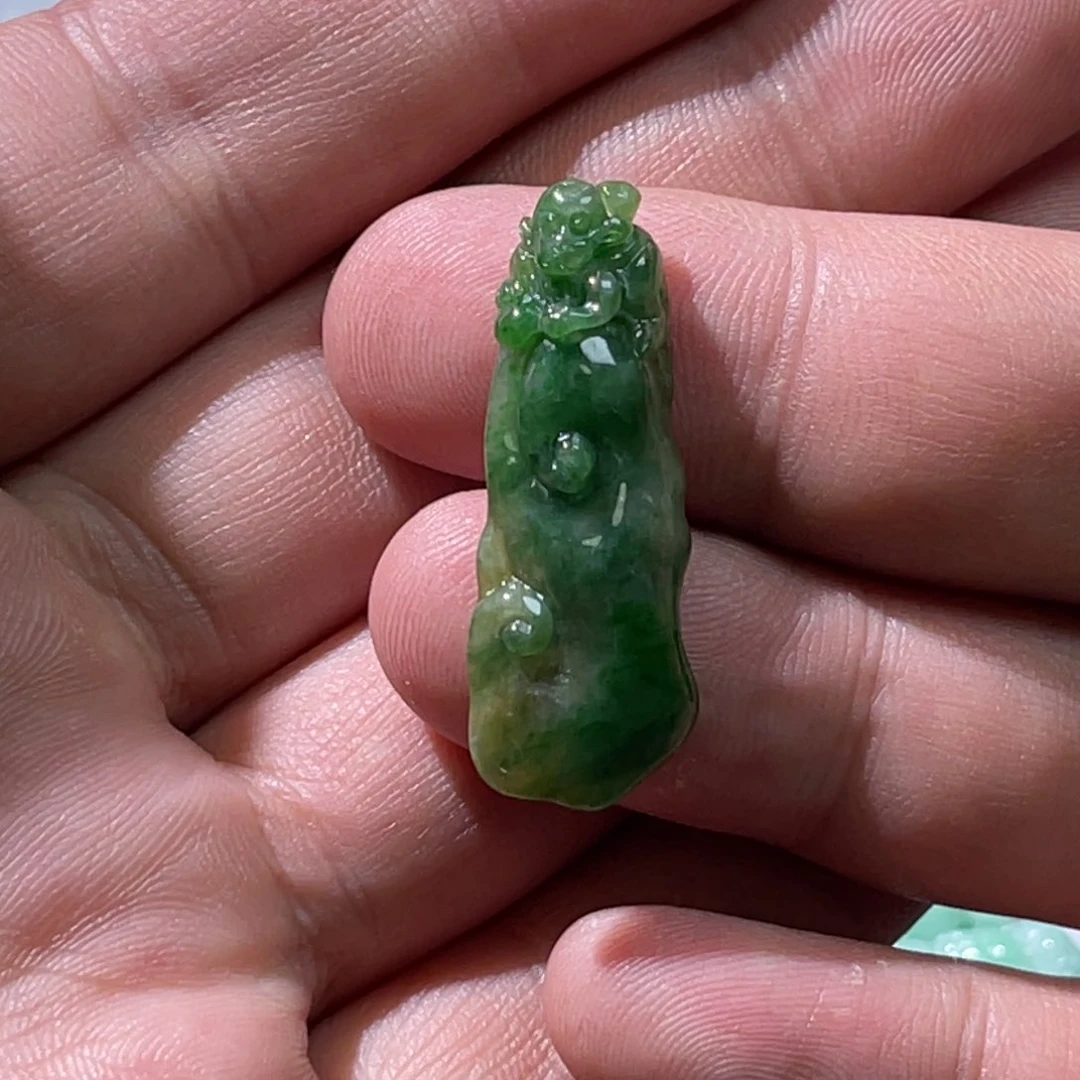 翡翠颈饰未镶嵌天****生天然