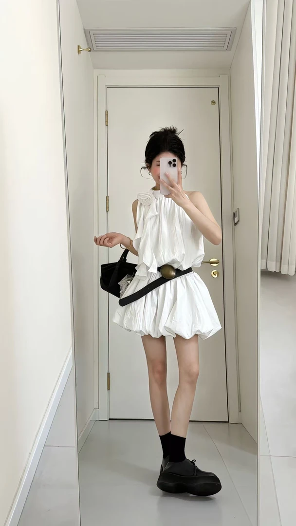 荷叶边立体花朵挂脖飘带连衣裙女夏季小个子收腰无袖背心蓬蓬短裙