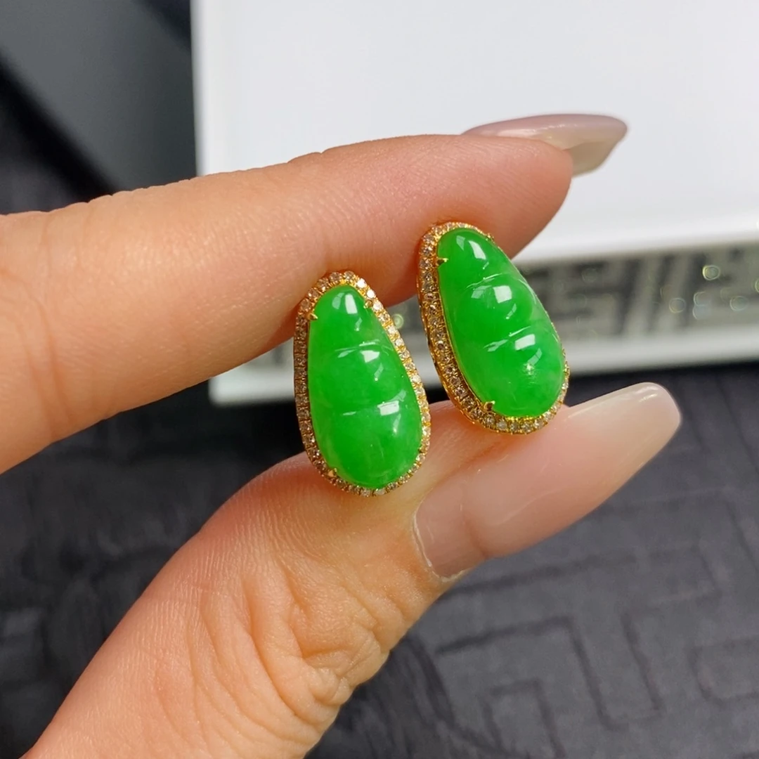 18K金镶嵌翡翠耳饰豆子耳包