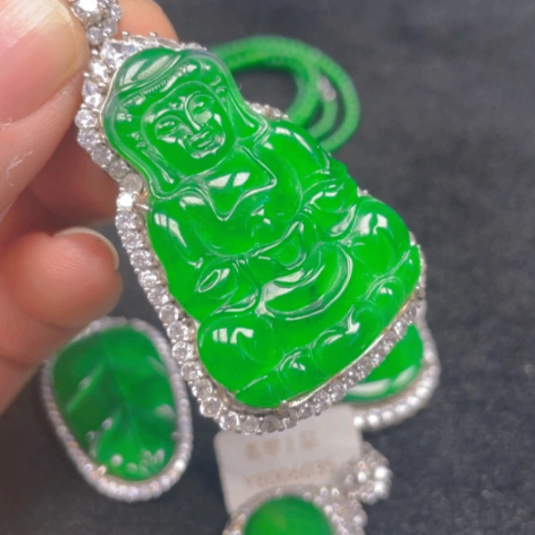 【闪购商品】颈饰银S925镶嵌翡翠吊坠