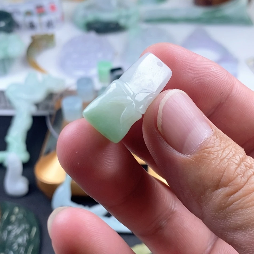 翡翠未镶嵌颈饰天然翡翠