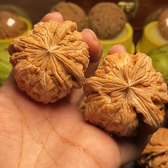 文玩核桃闷墩三棱