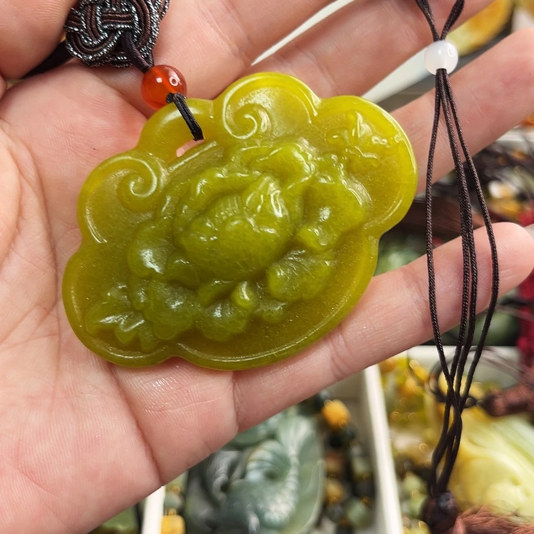 蛇纹石玉颈饰未镶嵌