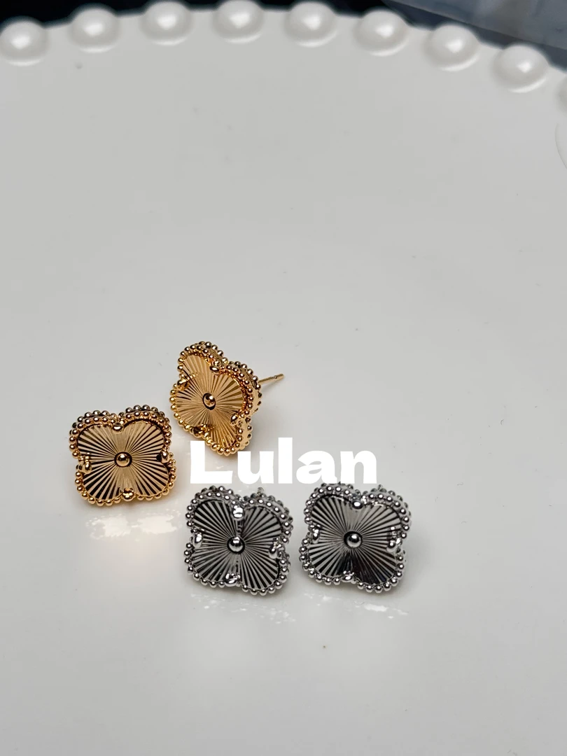 合金耳饰 【Lulan】高版镭射四花耳钉双色饰品金色6630