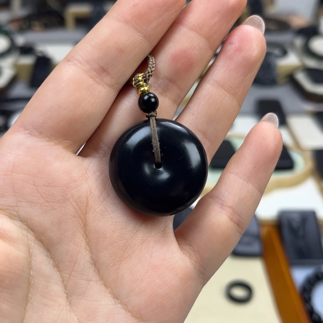 和田玉（墨玉）未镶嵌颈饰平安扣体验