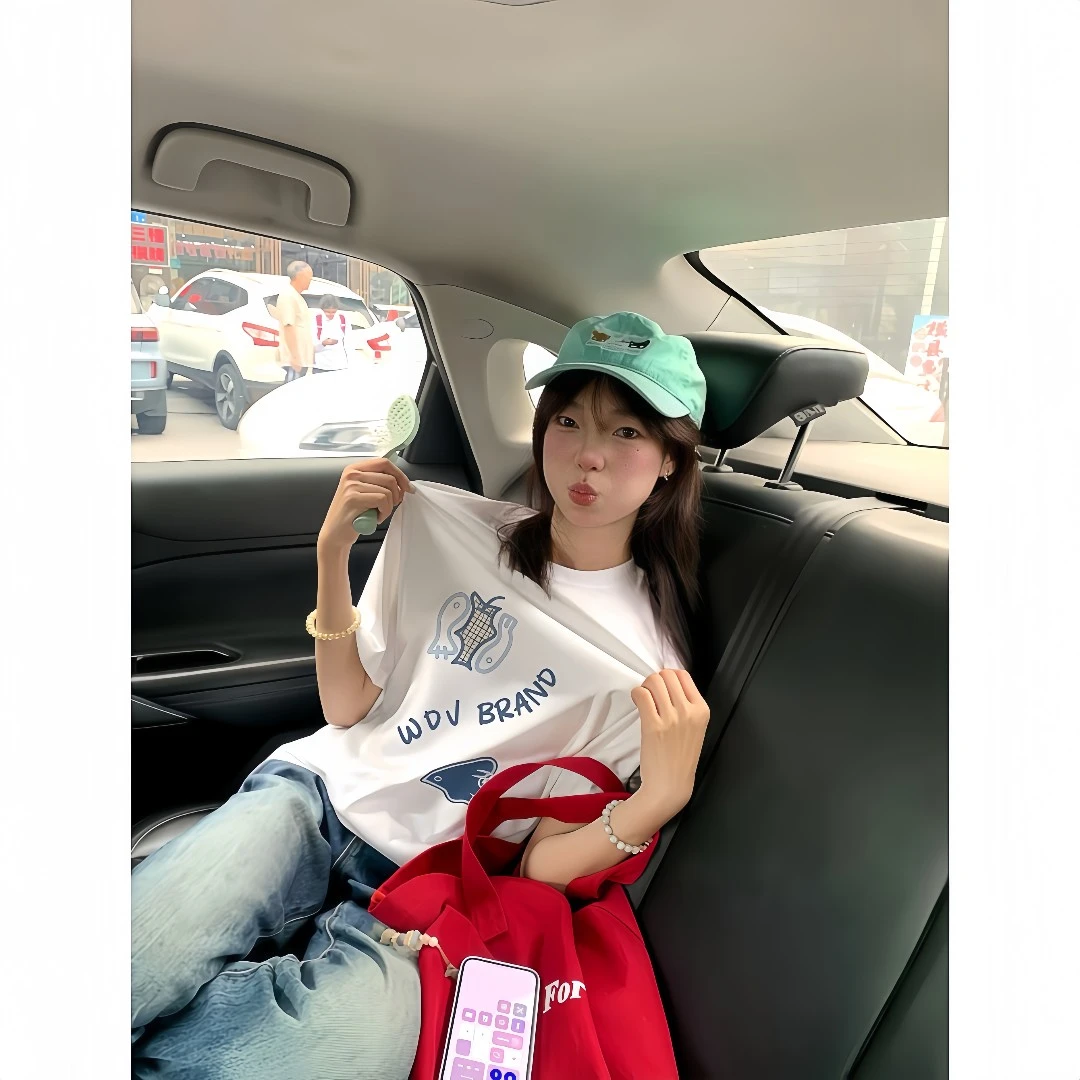 新款小个子白色上衣短袖T恤飞鱼印花圆领纯棉百搭女生韩系ins衣服