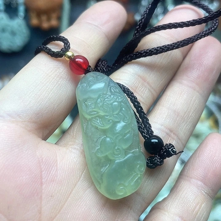 未镶嵌蛇纹石玉颈饰