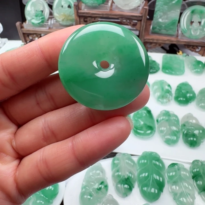 石英质玉颈饰未镶嵌十****觉