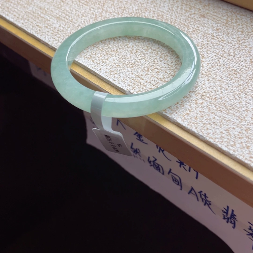 翡翠手镯未镶嵌手镯