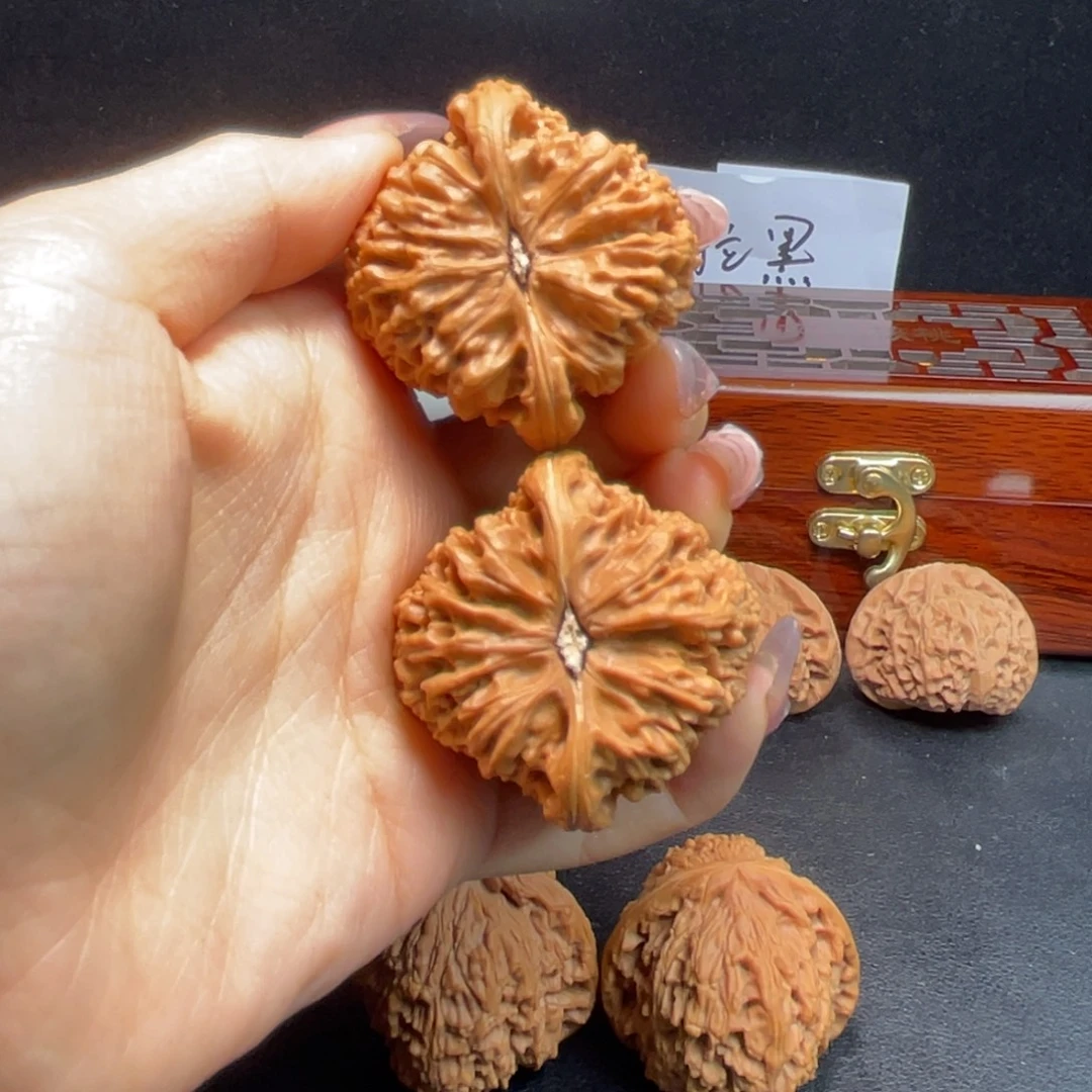 新***把件文玩核桃南疆石41尺