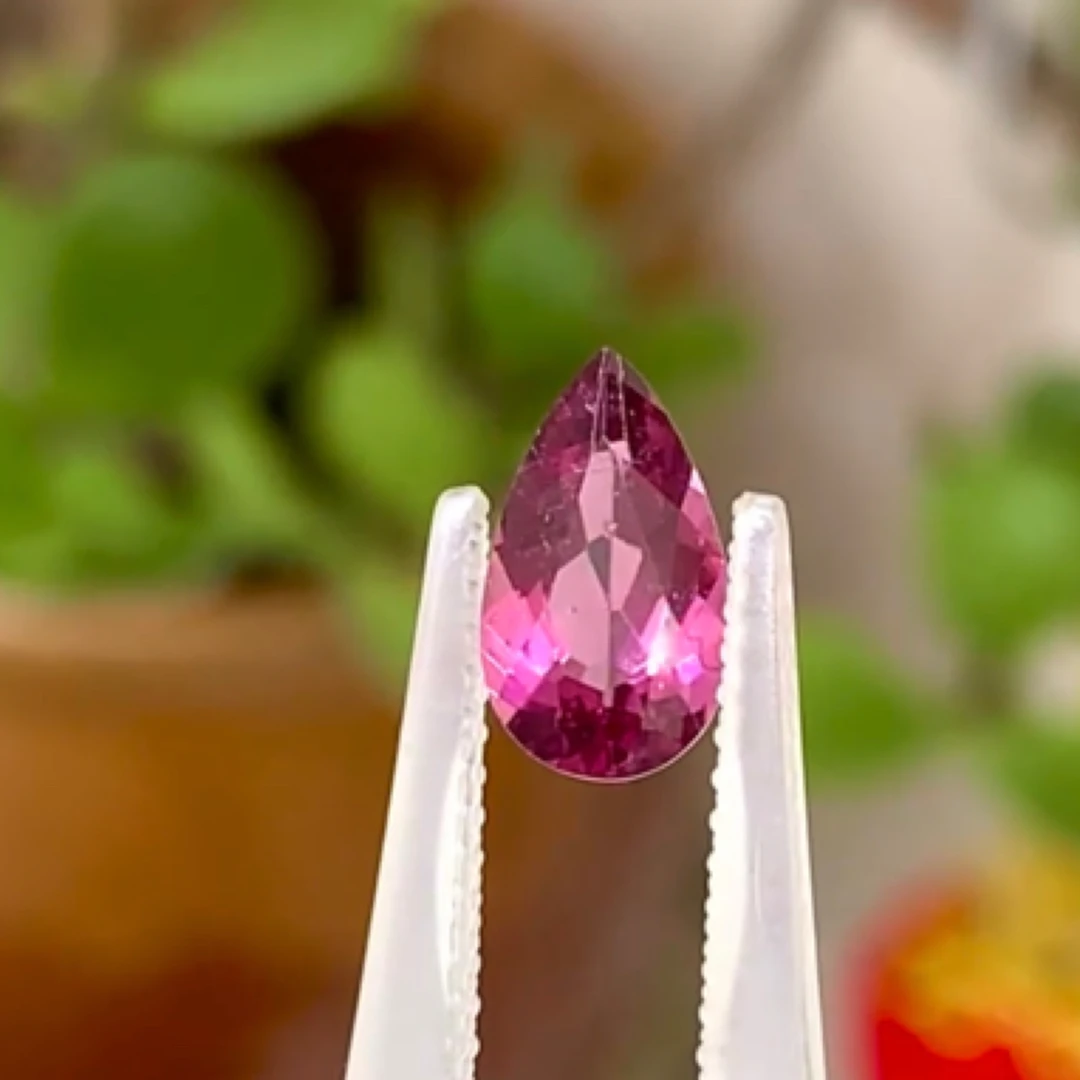 卢比莱粉红碧玺1.01克拉颜色鲜艳荧光感满满晶体通透火彩满荧光