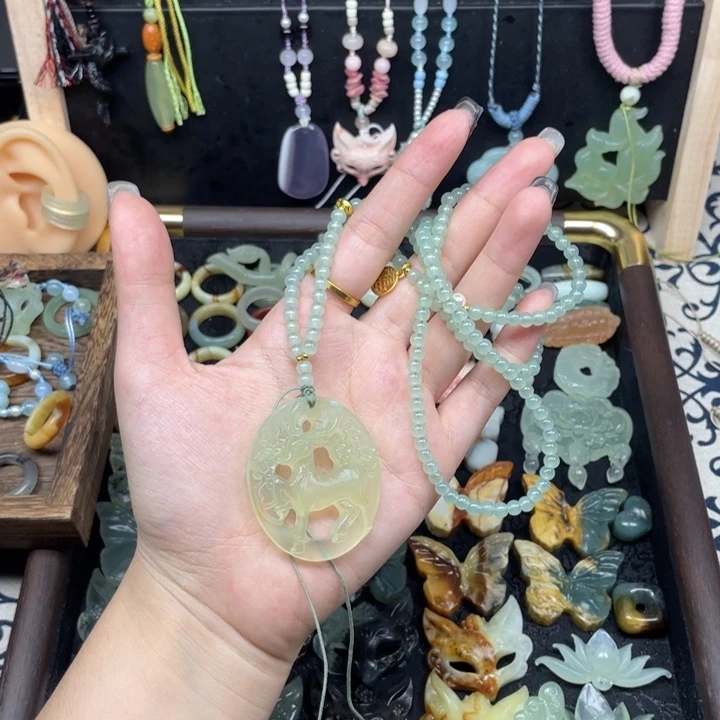 蛇纹石玉未镶嵌颈饰小鹿毛衣链