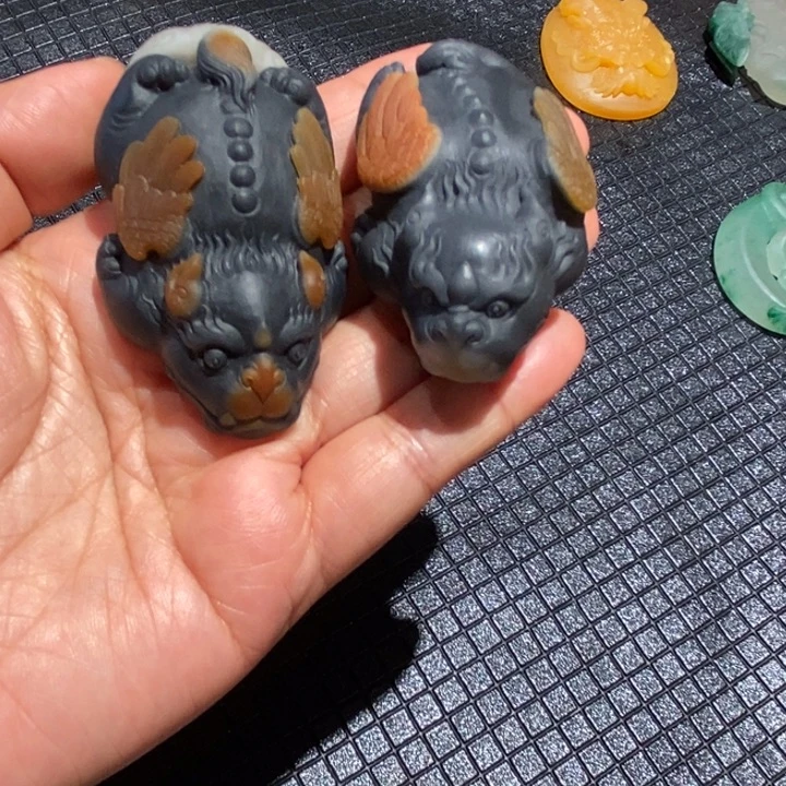 石英质玉（黄龙玉）未镶嵌颈饰