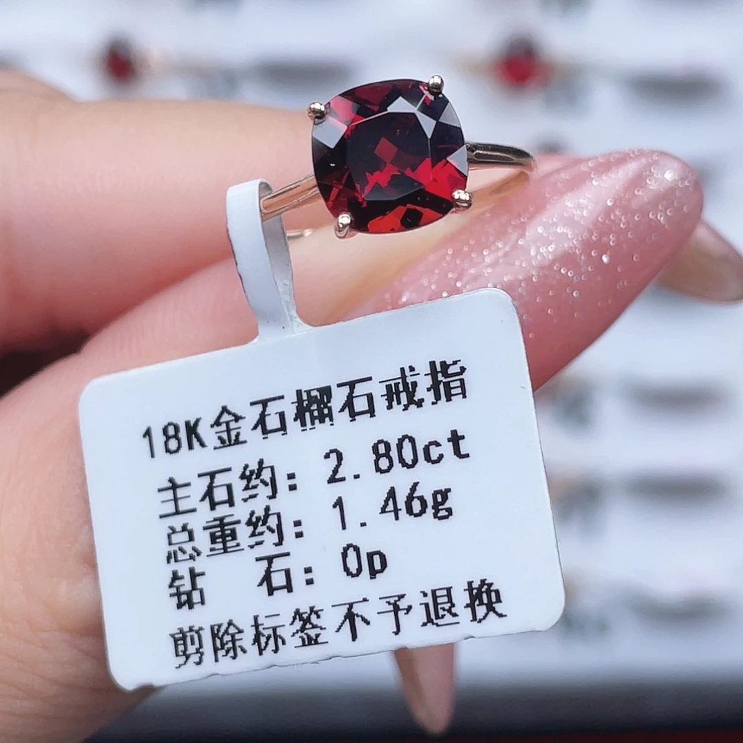 18K金镶嵌戒指石榴石
