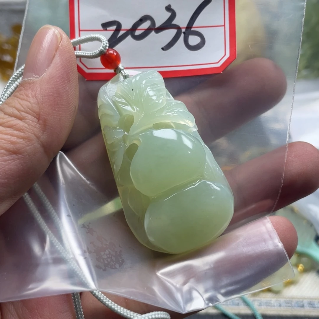 蛇纹石玉吊坠未镶嵌