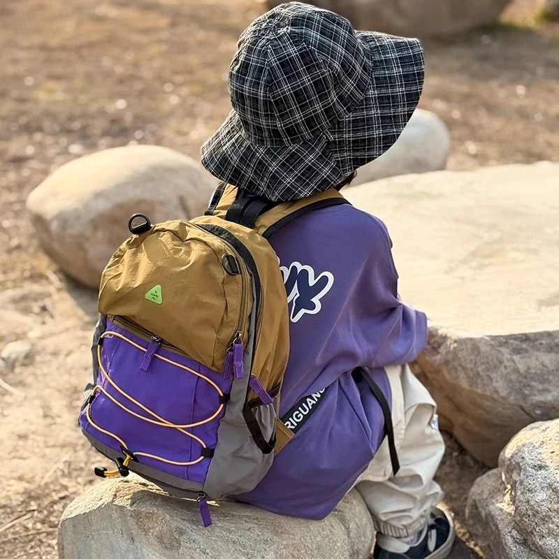 潮酷儿童包包休闲简约撞色男孩宝宝户外旅行登山包包幼儿园书包女