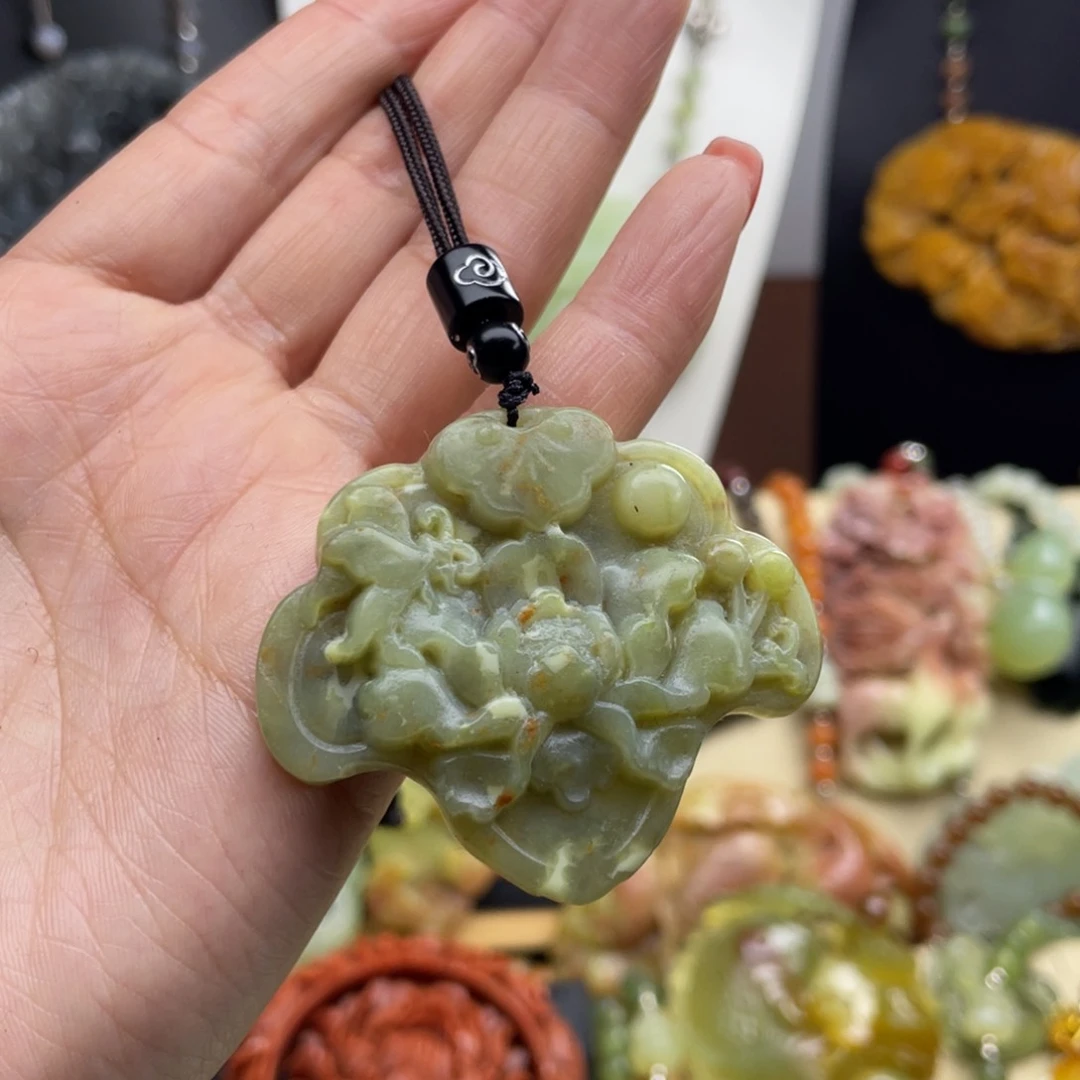 未镶嵌蛇纹石玉颈饰
