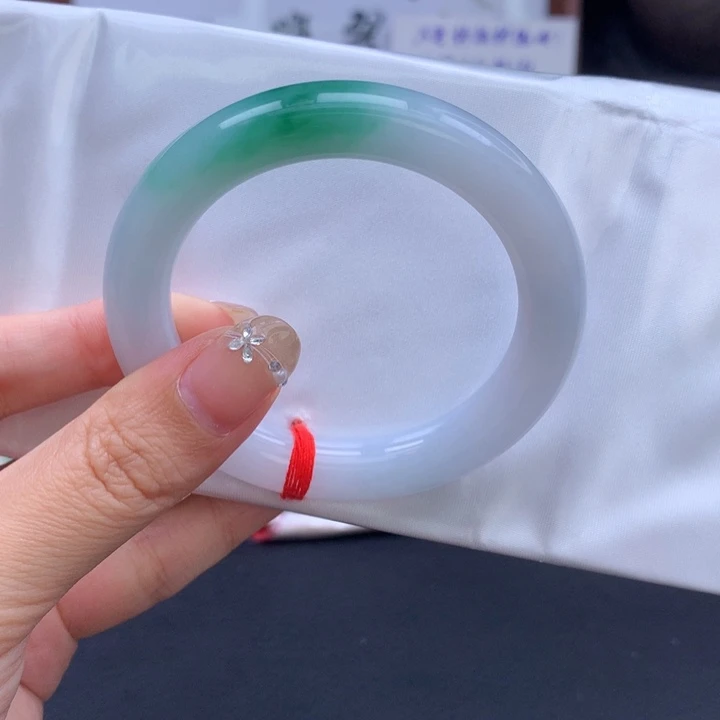 翡翠手镯未镶嵌飘绿圆条22号
