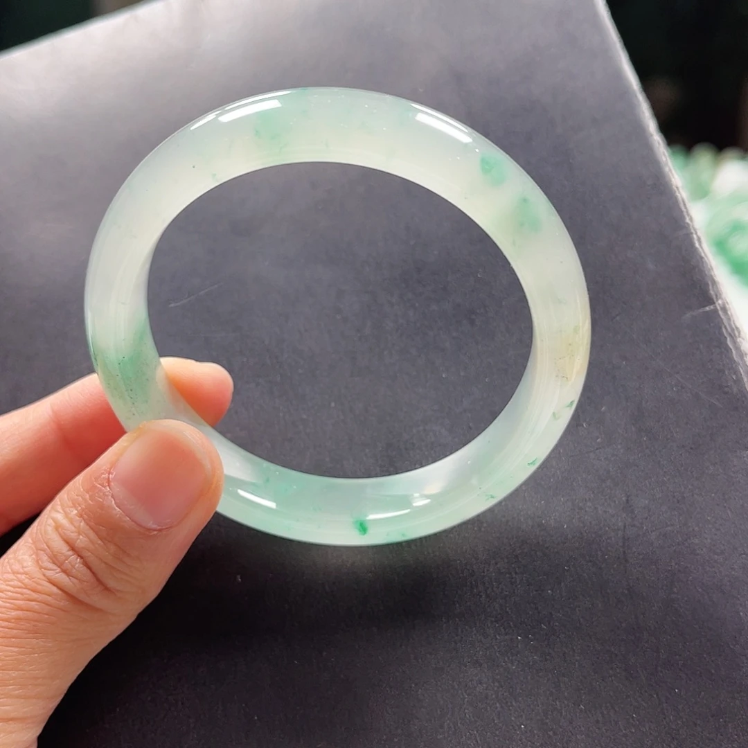 石英质玉未镶嵌手镯