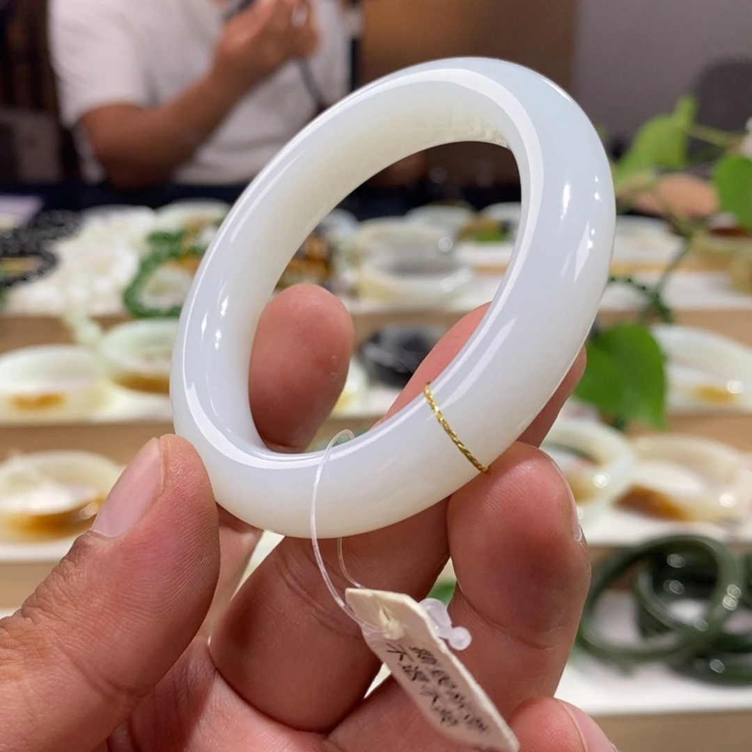 *****未镶嵌手镯和田玉