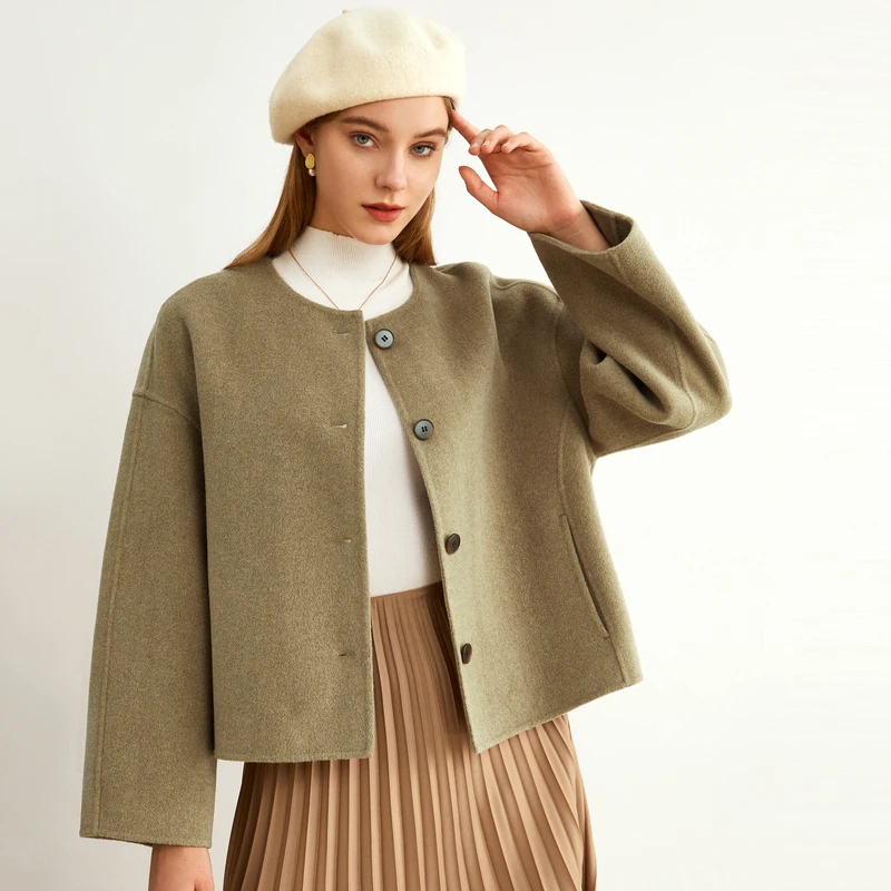 MIHUANG/米皇2024秋冬100羊毛圆领女大衣短款649213