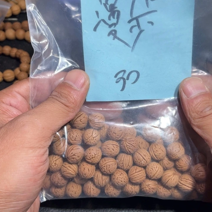 漫***步桃核吊坠野生小核桃30