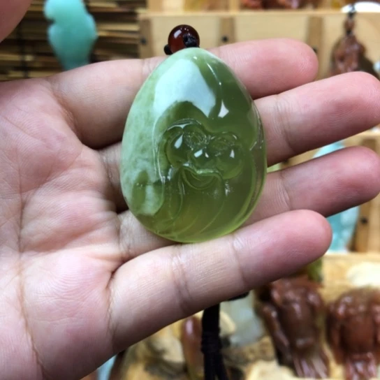 蛇纹石玉未镶嵌颈饰