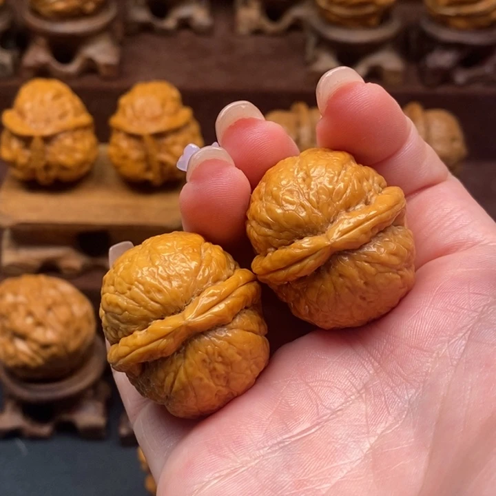 +***9文玩核桃吊坠32小钢炮