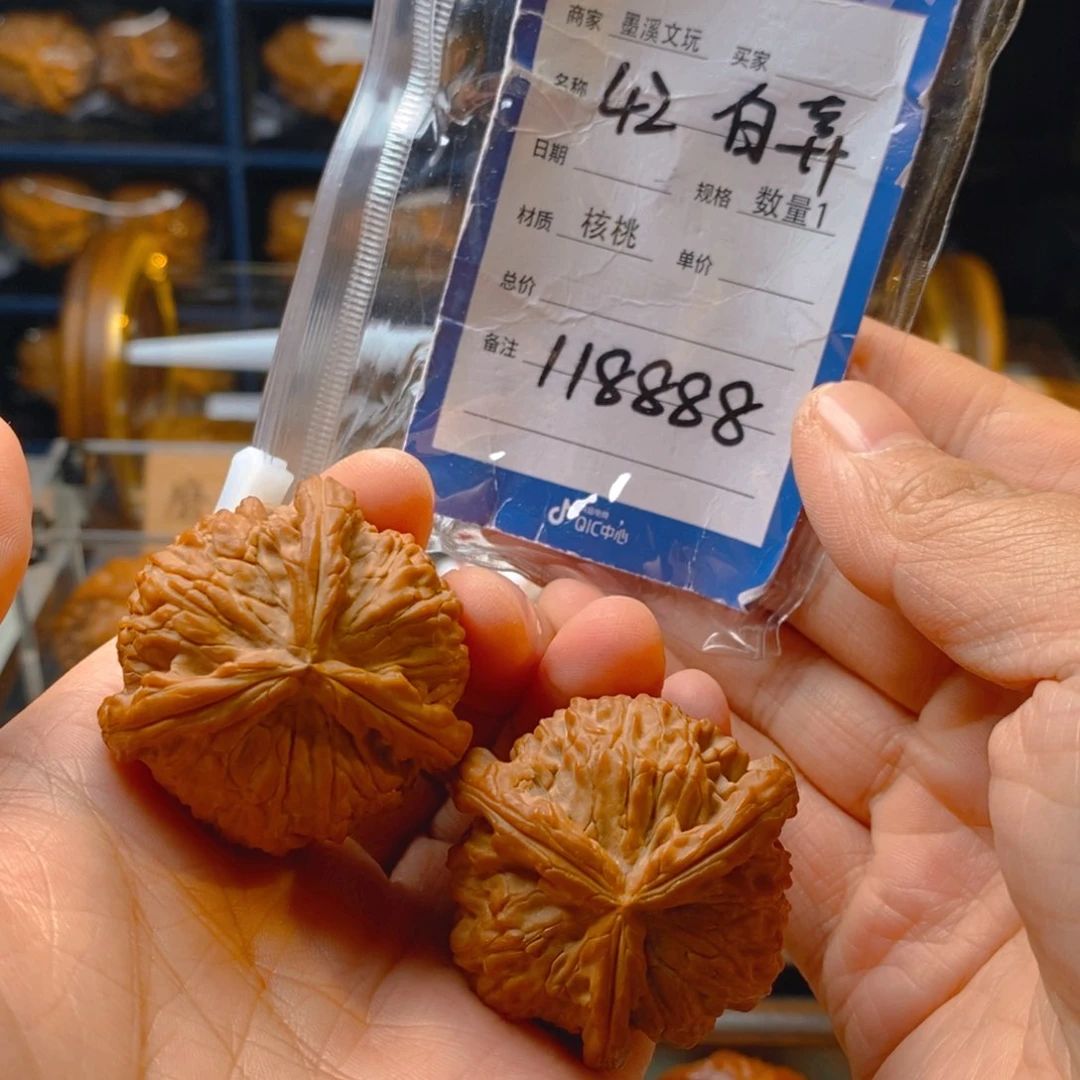 精品核桃把件42白奔