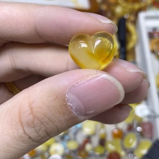 蜜蜡未镶嵌裸石吊坠