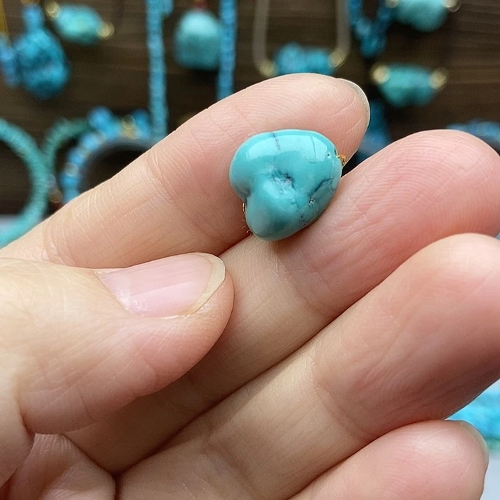 绿松石未镶嵌珠宝奇石