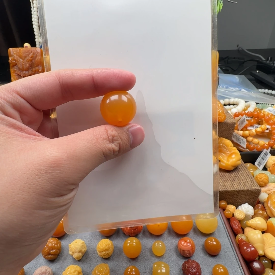 泰***家颈饰未镶嵌石英质玉