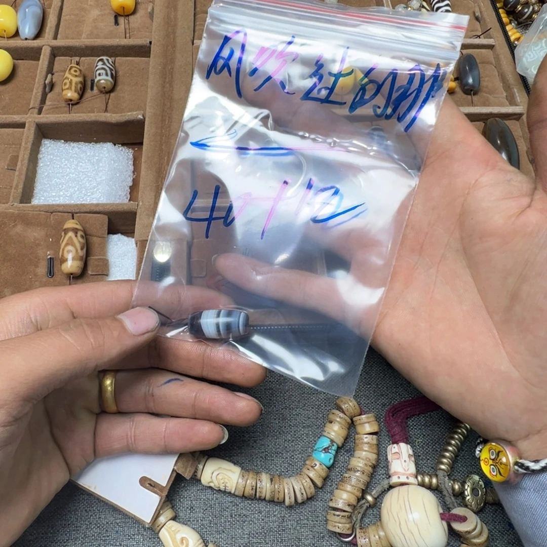 风***林DIY玻璃珠子珠子是由在水中产生