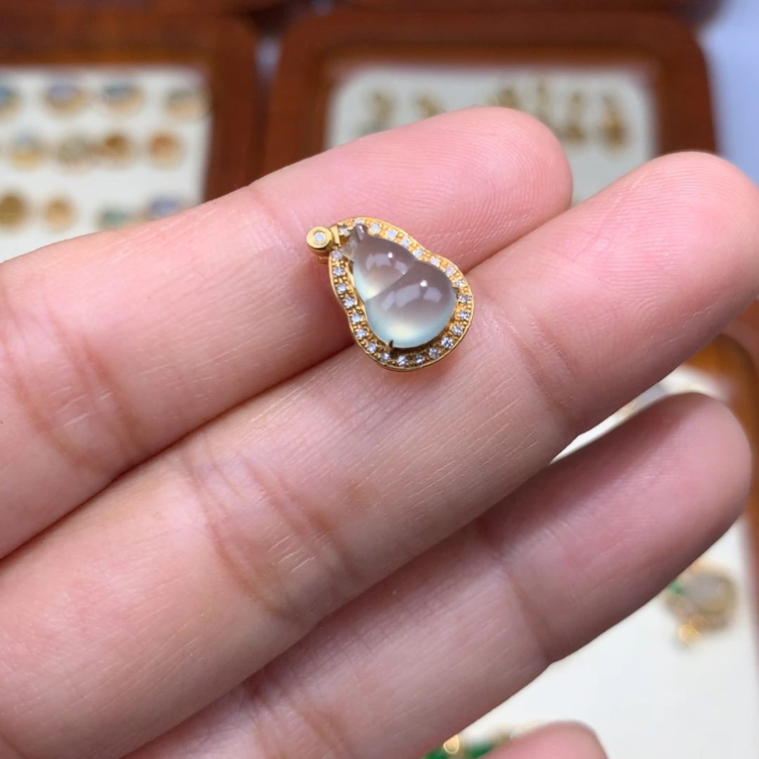 翡翠18K金镶嵌毛衣链葫芦