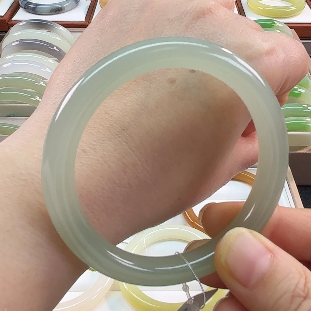 和田玉未镶嵌手镯冰葡萄肉