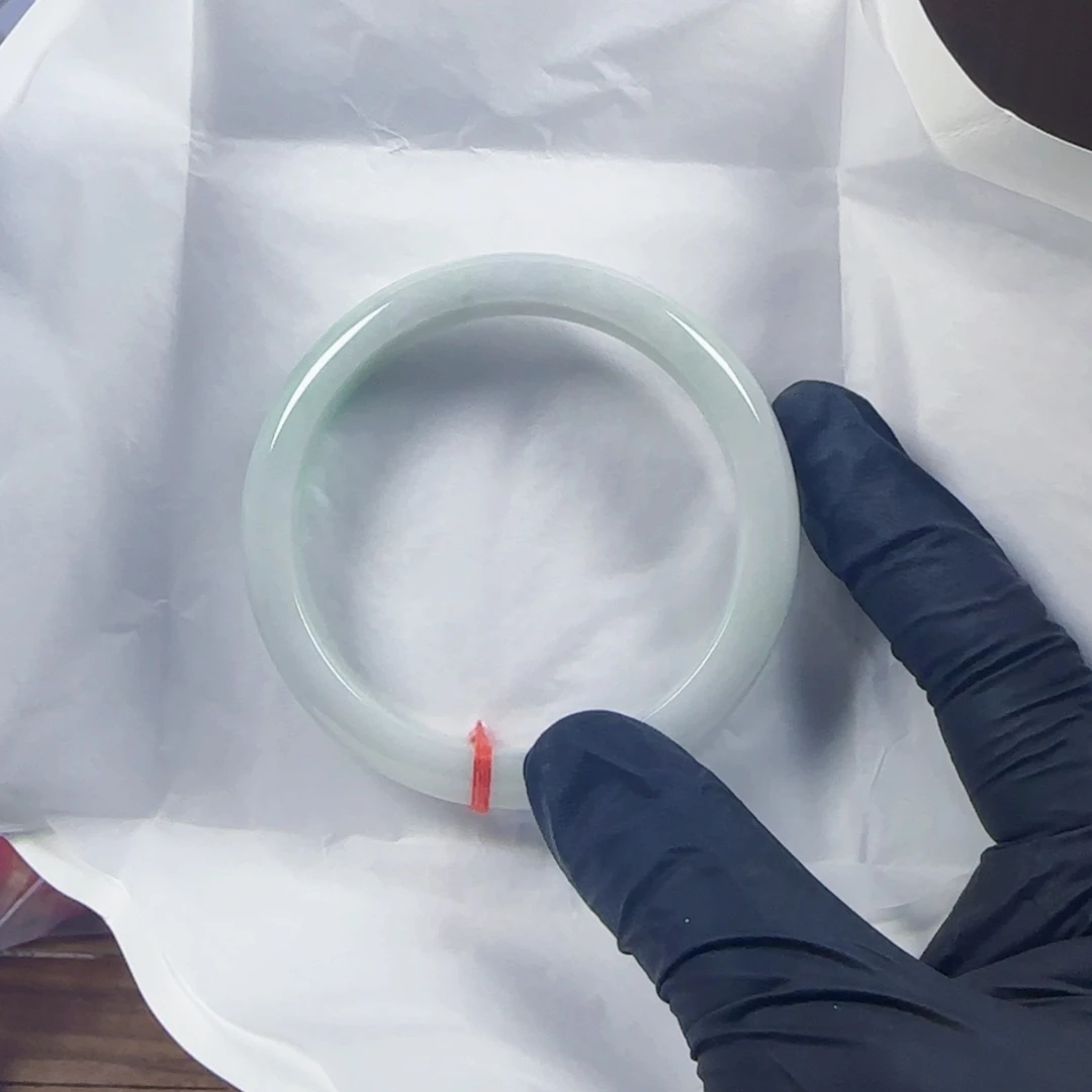 翡翠手镯未镶嵌小****头