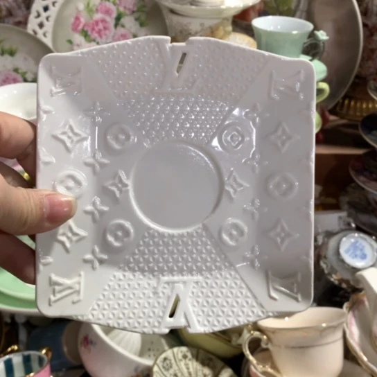 瓷片微瑕陶瓷处理介意请慎拍有小纹裂