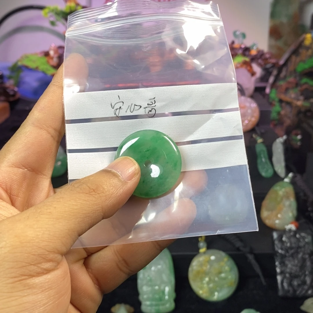 安***韵石英质玉（非洲翠）未镶嵌吊坠(赠链)